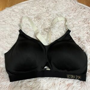 Victoria's Secret Incredible Light Weight Medium Support Wire Less Sports Bra